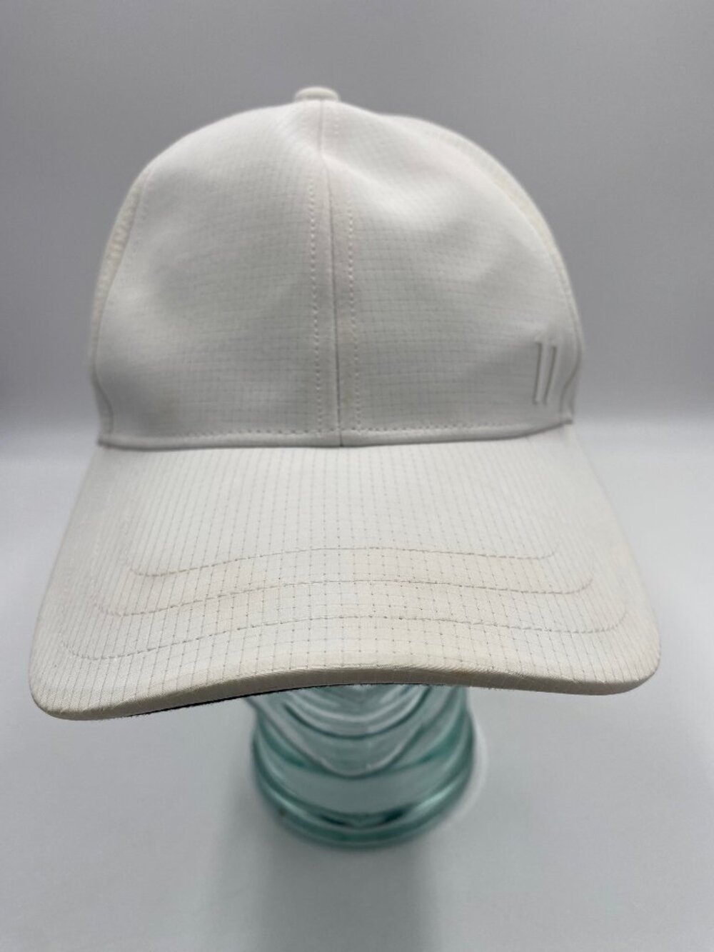 Walter Hagen White Strapback Hat One Size OSFA Adjustable Golf Cap READ